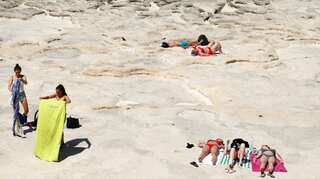 Europeans on alert as heatwave intensifies