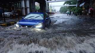 Mumbai: Heavy rains bring city to a standstill