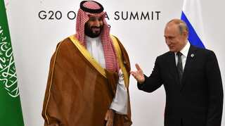 Russia agrees with Saudi Arabia to extend OPEC and oil output deal