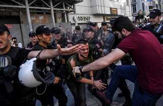 Police tear gas gay pride paraders in Istanbul