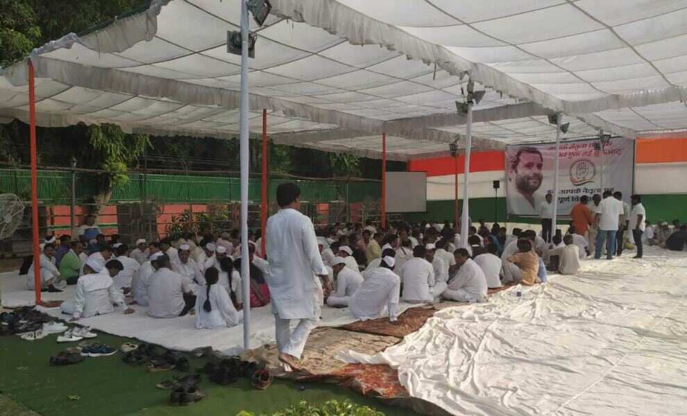 Congress sit-in over Rahul Gandhi's resignation ends