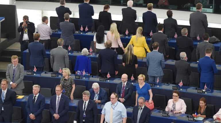 Pro-Brexit MEPs turn backs at European anthem in European Parliament