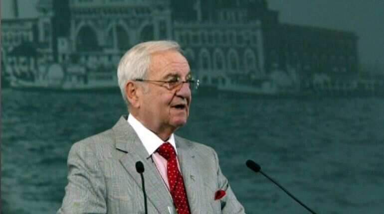 United States auto industry legend Lee Iacocca dies age 94 United States auto industry legend Lee Iacocca dies age 94