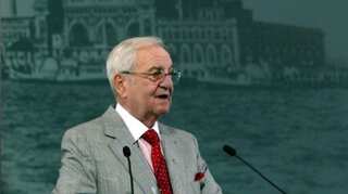 United States auto industry legend Lee Iacocca dies age 94