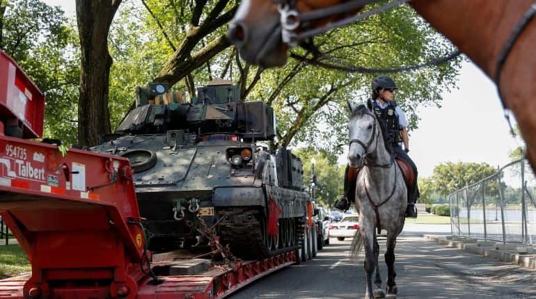 Lincoln Memorial closed for tourists