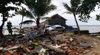 Earthquake of 7.7 magnitude strikes the Caribbean, tsunami warning issued