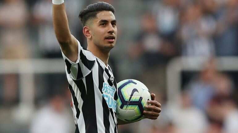 Leicester City sign striker Ayoze Perez from Newcastle United