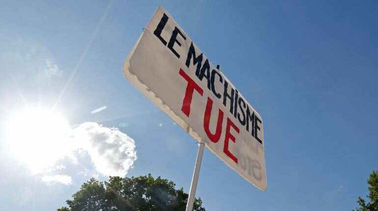 74 seconds of silence in tribute to 74 women killed in France
