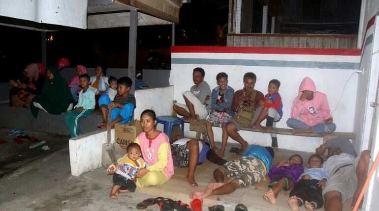 Indonesia lifts tsunami warning after strong earthquake