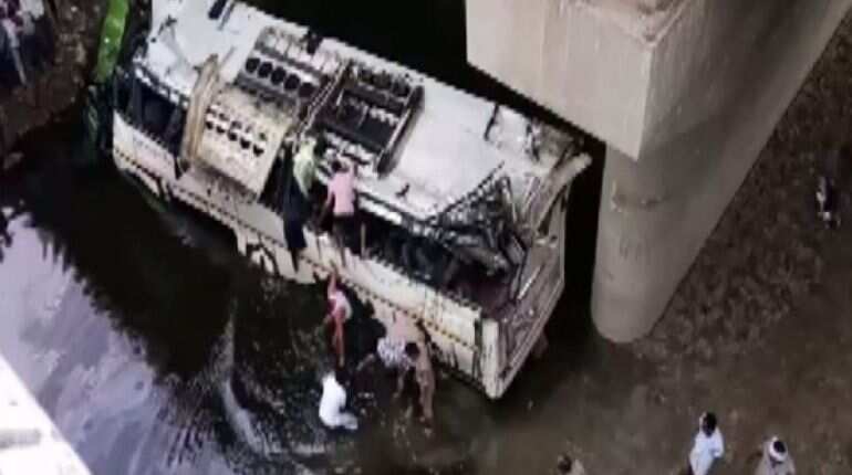 Uttar Pradesh: At least 29 dead after bus skids off Yamuna Expressway and falls into drain
