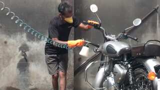 Automobile service centres use dry wash to cut down on water use in parched Chennai