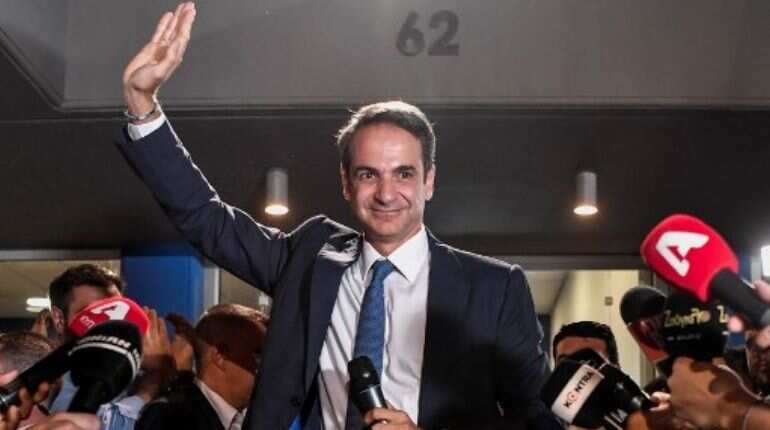 Greek conservative government sworn in