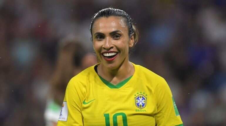 Marta asks for 'smiles at the end'