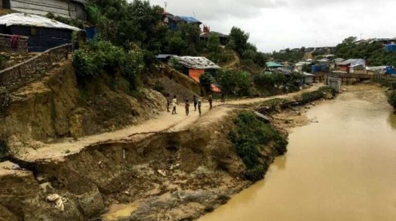 One killed, thousands displaced in Rohingya camp landslides