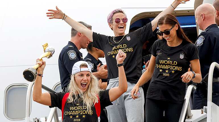 US Women's Soccer team arrives to cheers and fans in US after winning World Cup