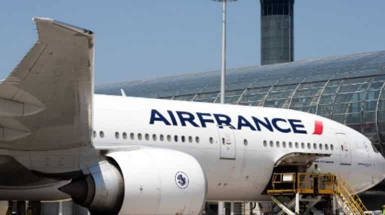 France to impose green tax on plane tickets