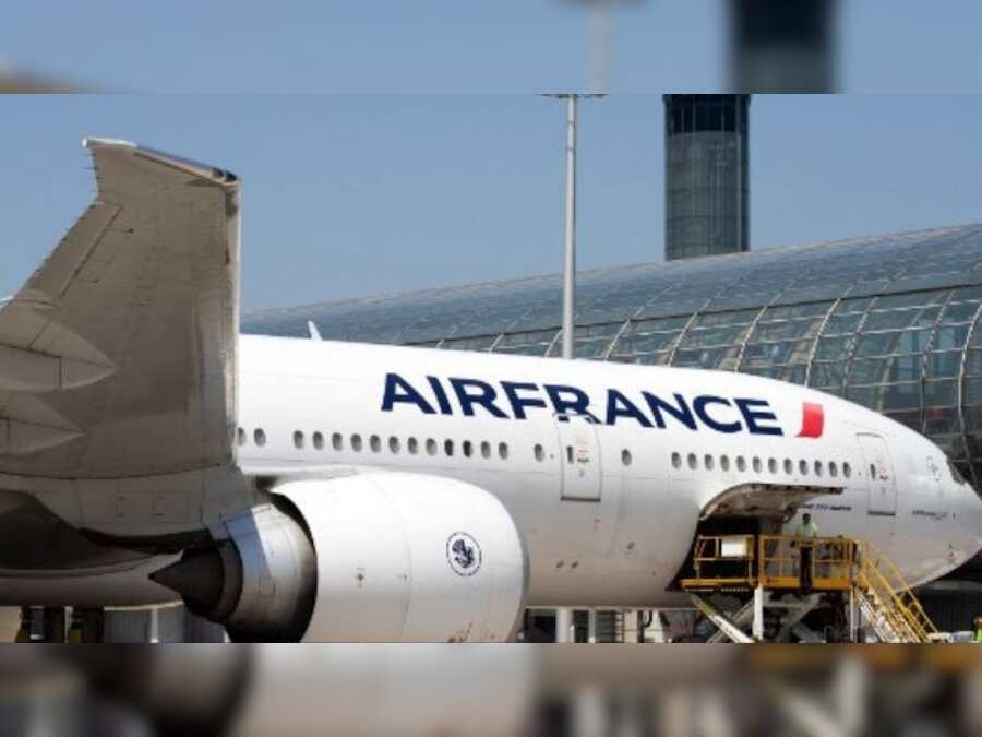 France to impose green tax on plane tickets
