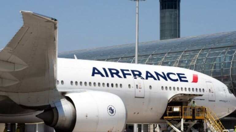 France to impose green tax on plane tickets