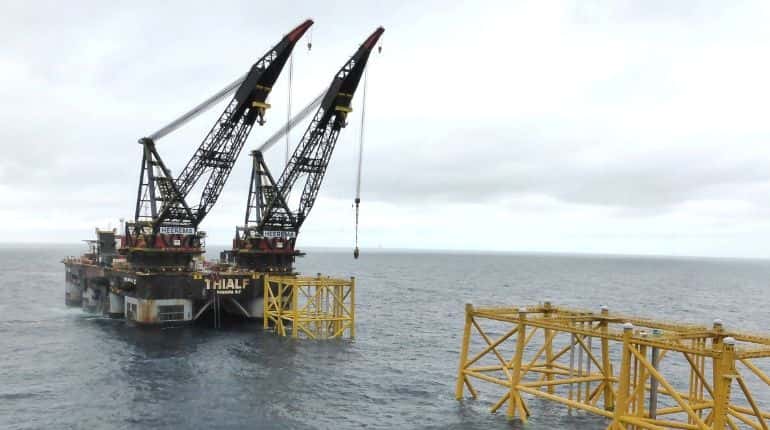 Oil rises after US Navy downs Iranian drone; set for weekly fall