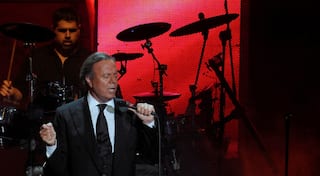 Spanish court rules singer Julio Iglesias is father of 43-year old man