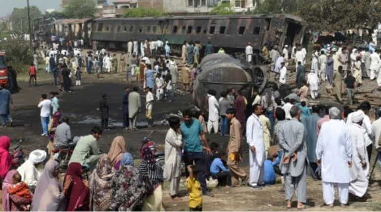 Death toll in Pakistan train collision rises to 23 Death toll in Pakistan train collision rises to 23