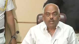 Karnataka crisis: Supreme Court orders status quo till Tuesday on rebel MLAs' resignations