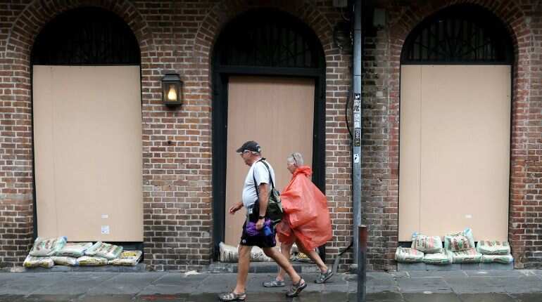 New Orleans residents huddle at home, and in bars, ahead of hurricane ...