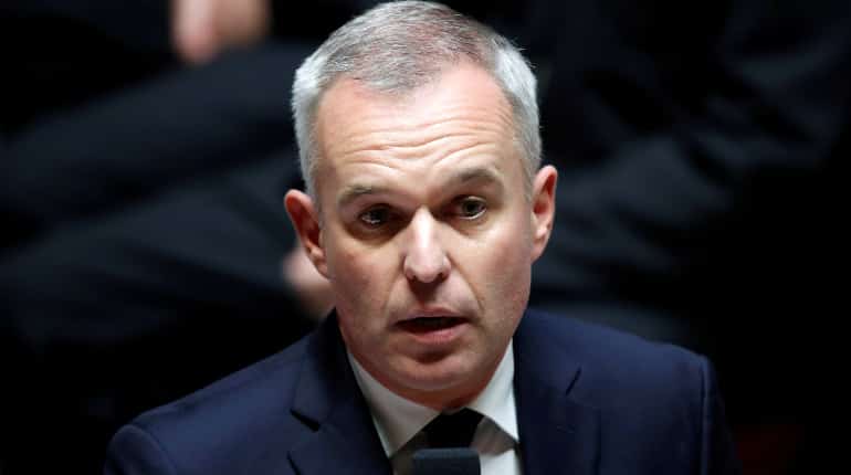 French minister resigns after lobster dinner scandal
