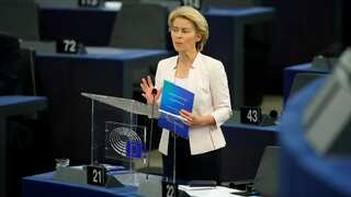 Lawmakers narrowly approve Von der Leyen as EU chief