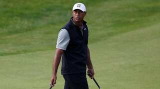 Tiger struggles with back issues but makes Memorial cut