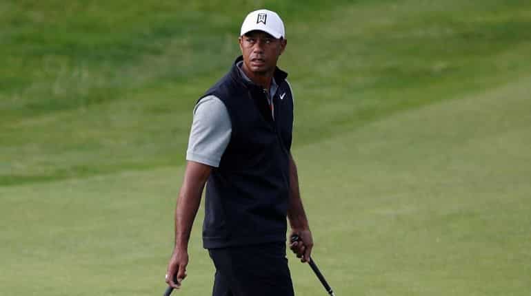 Tiger Woods posts photo of himself on crutches, says rehab is 'coming along'