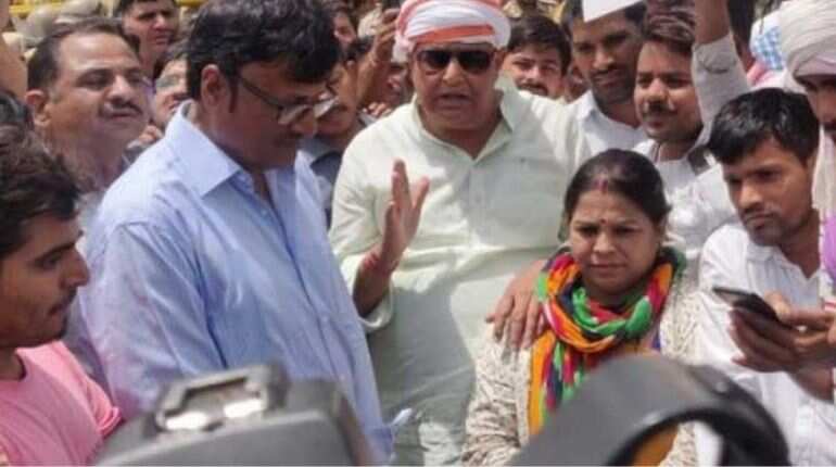 Ahead of meeting Chief Minister, Sonbhadra victims demand money, land as compensation