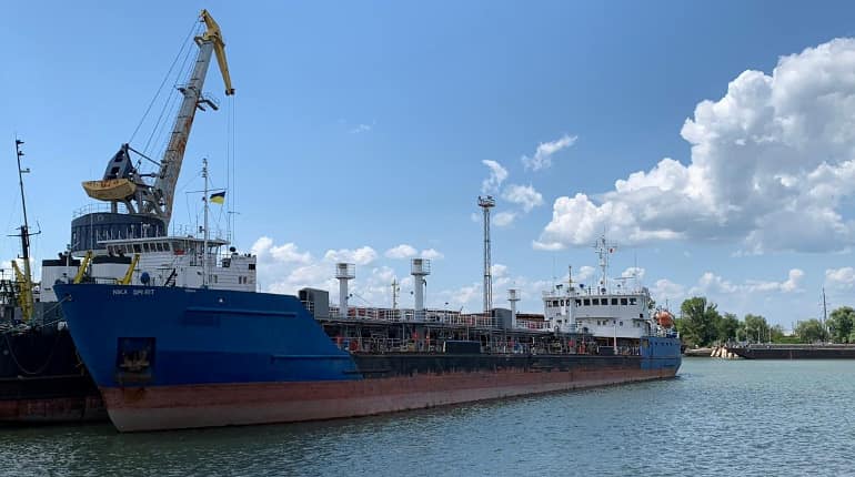 Ukraine seizes Russian tanker, frees crew after Moscow warns of 'consequences' Ukraine seizes Russian tanker, frees crew after Moscow warns of 'consequences'