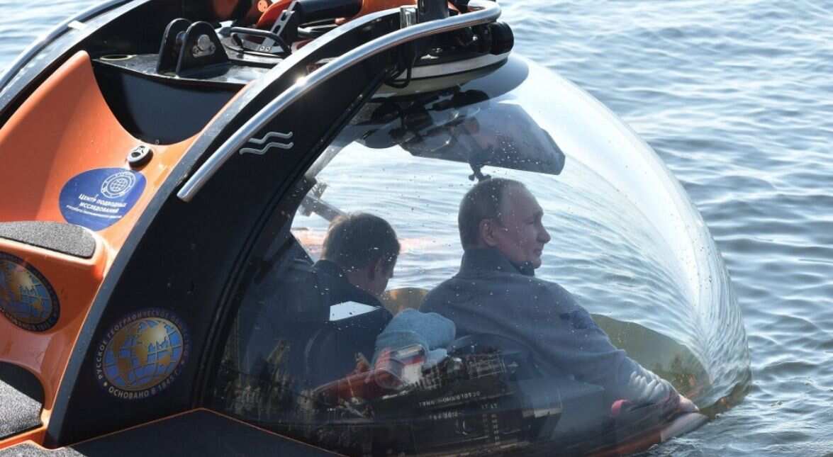 Putin dives to bottom of Gulf of Finland