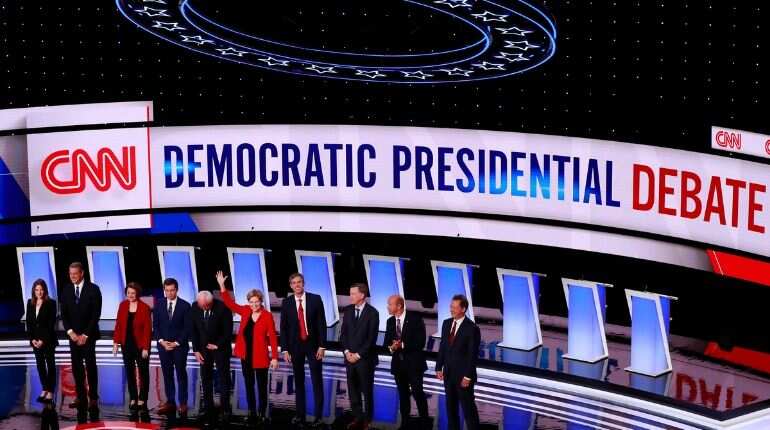 Elizabeth Warren and Bernie Sanders defend progressive policies in US Democratic debate