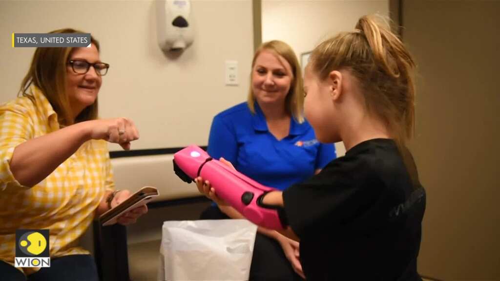 8-year-old Texan girl uses her bionic hand for first time