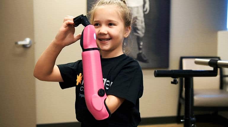 8-year-old Texan girl uses her bionic hand for first time