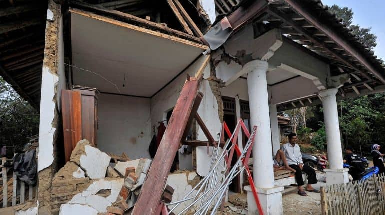 Four dead, several injured after powerful quake rocks Indonesia