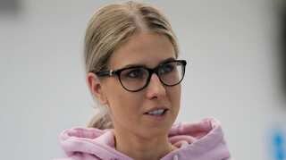 Russian police detain prominent opposition activist before protest