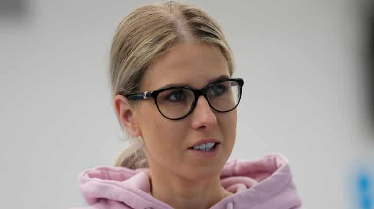 Russian police detain prominent opposition activist before protest