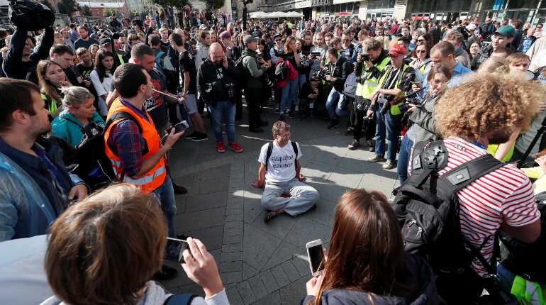 Russian police detain over 800 in opposition crackdown in Moscow