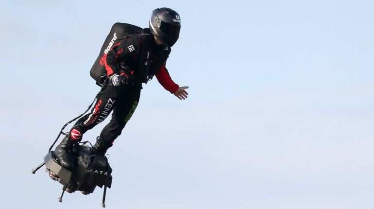 Frenchman lands in UK after crossing Channel on 'flyboard' Frenchman lands in UK after crossing Channel on 'flyboard'