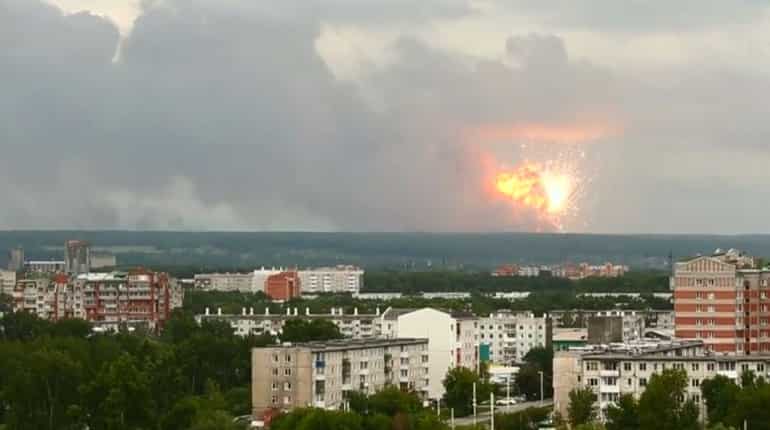 Up to eight hurt in Russia arms depot blasts