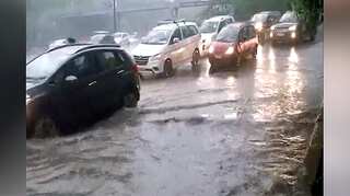 Heavy rain lashes several parts of Delhi and NCR, traffic severely affected