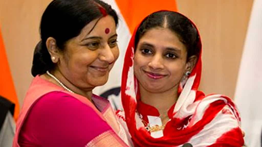 Geeta, who was rescued from Pakistan, pays tribute to Sushma Swaraj in sign language Geeta, who was rescued from Pakistan, pays tribute to Sushma Swaraj in sign language