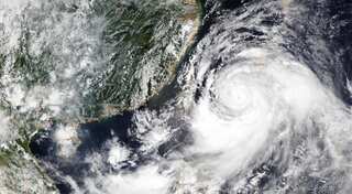 Philippines: Thousands flee as Typhoon Kammuri expected to make landfall