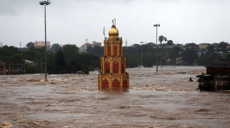 3000 army personnel deployed in 15 districts across four flood-hit states in India 3000 army personnel deployed in 15 districts across four flood-hit states in India