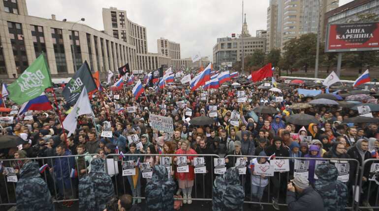 Dozens arrested at huge opposition rally in Moscow