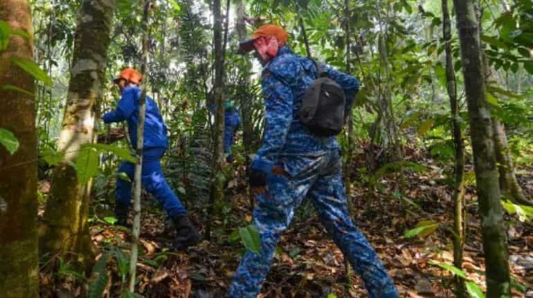 Hundreds search in Malaysia for missing teen despite the major holiday Hundreds search in Malaysia for missing teen despite the major holiday