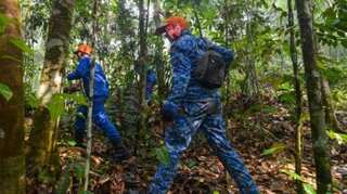 Hundreds search in Malaysia for missing teen despite the major holiday